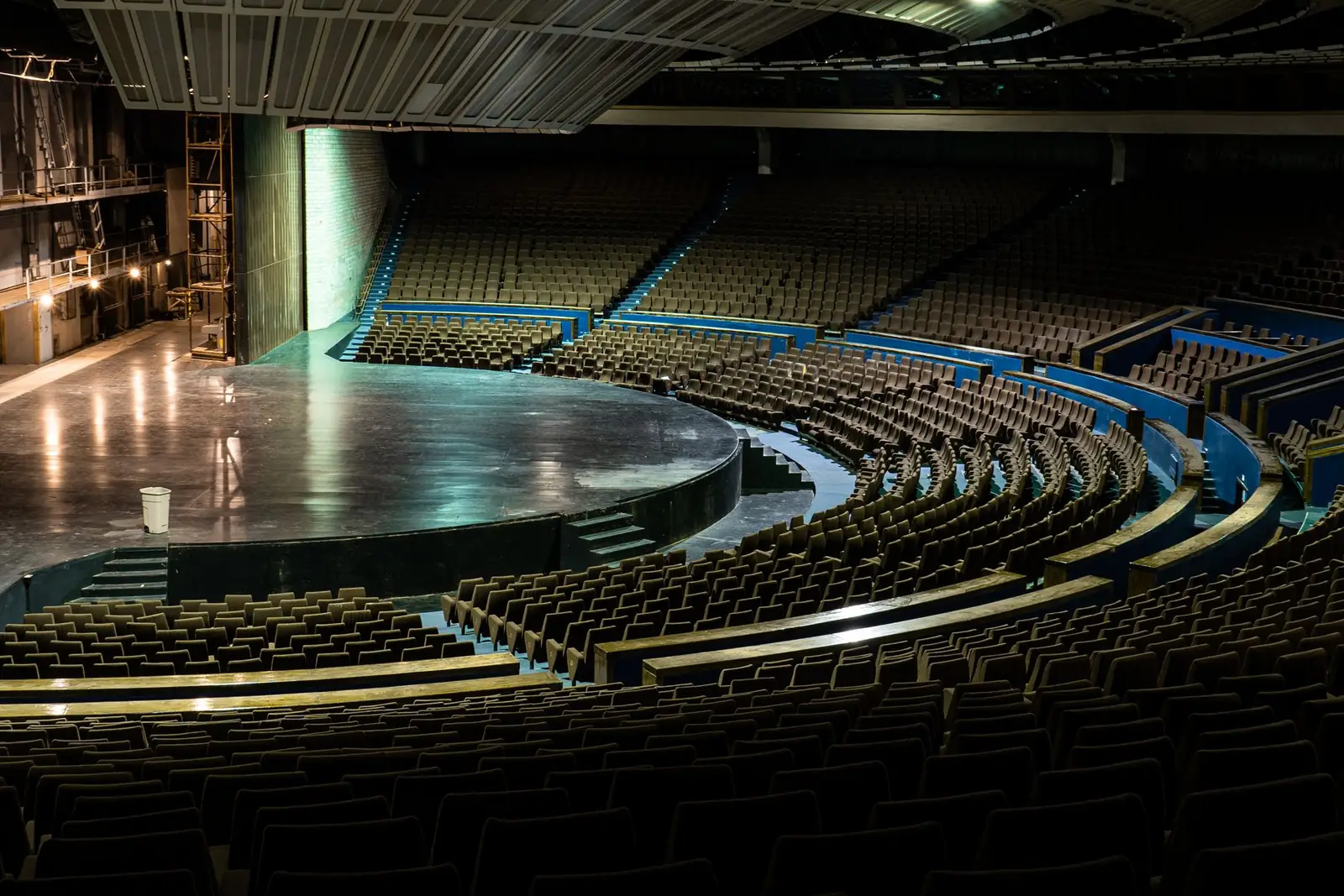 Entertainment venue at Zenisalodgereport